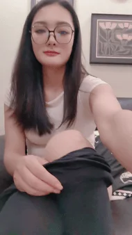 源码录制资源【许薇薇】，跟一路向西的女主王李丹妮长得简直一模一样，眼镜黑丝揉奶吐舌，跳蛋自慰（251201~251227）【32gb/27v/】